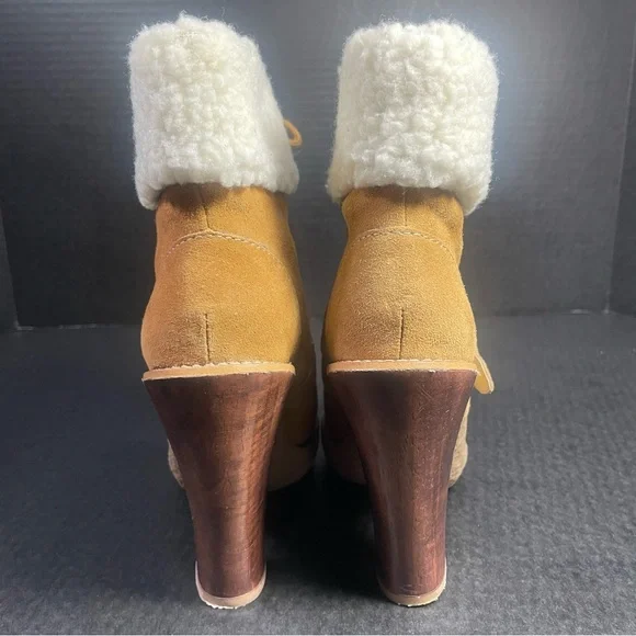 Michael Kors Derby Lace up Suede and faux Sherpa lined/cuffs 5.5M PRICE FIRM